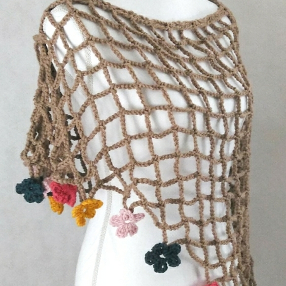 🌸 SOLD Wrap, Poncho, Handmade, Lace,Flowers - Picture 2 of 4